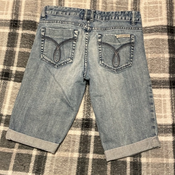 Calvin Klein - Picture 2 of 3